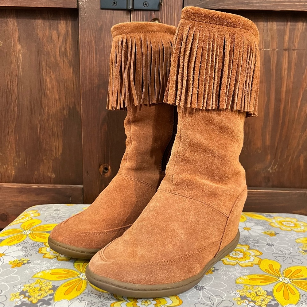 Stylish Fringe Suede Heeled Boots